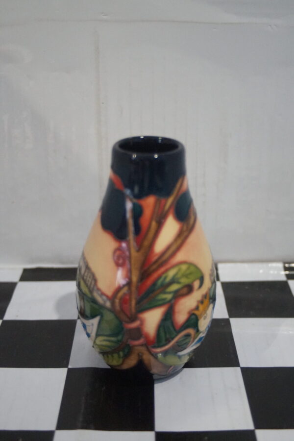 Moorcroft vase royal arrival at windsor castle, nicola slaney 12.5cm unboxed 2013