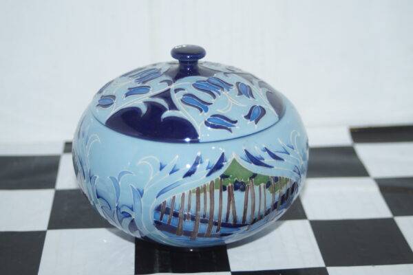Moorcroft vase royal arrival at windsor castle nicola slaney 12.5cm unboxed 2013