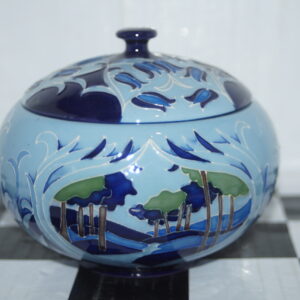 Moorcroft vase royal arrival at windsor castle nicola slaney 12.5cm unboxed 2013