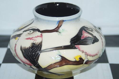 Moorcroft vase "courting birds" , emma bossons 13cm unboxed 2013