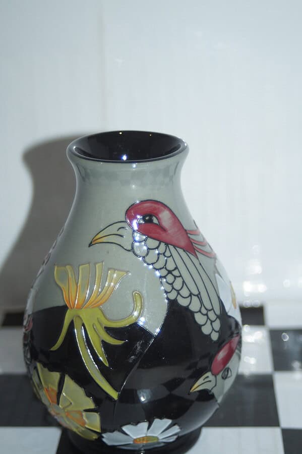 Moorcroft vase "courting birds" , emma bossons 13cm unboxed 2013