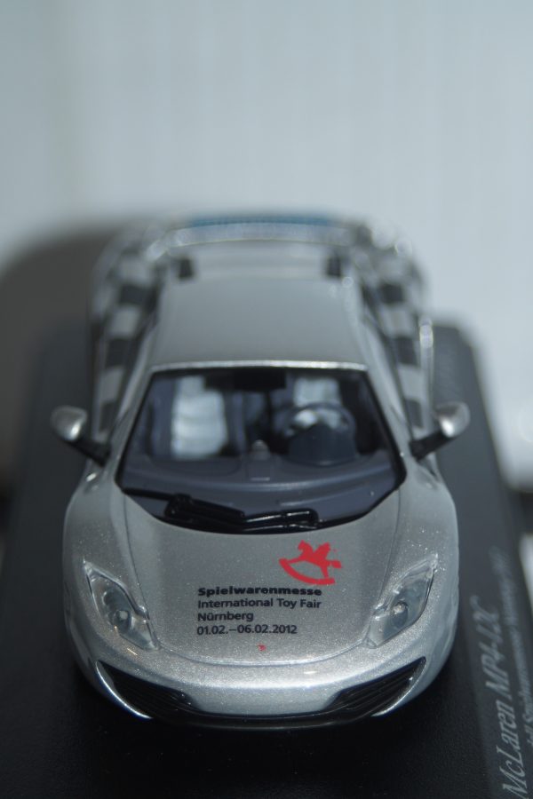 Minichamps mclaren mp 4-12c 2011 silver (nuremberg toy fair 2012) 533 133023 1:43