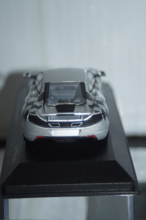 Minichamps mclaren mp 4-12c 2011 silver (nuremberg toy fair 2012) 533 133023 1:43