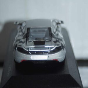 Minichamps mclaren mp 4-12c 2011 silver (nuremberg toy fair 2012) 533 133023 1:43