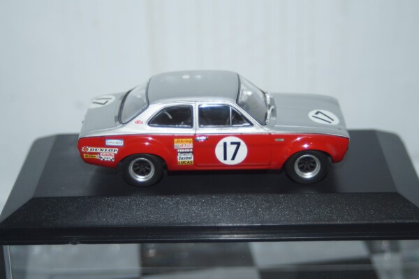 Minichamps ford escort mk1 tc #79 500km nurburgring 1968 stommelen 400 688179 1:43