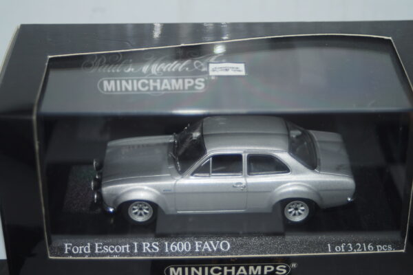 Minichamps ford focus rs 2009 green metallic 400 088102 1:43