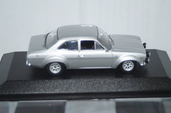 Minichamps ford focus rs 2009 green metallic 400 088102 1:43