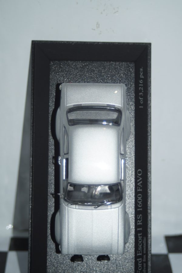 Minichamps ford focus rs 2009 green metallic 400 088102 1:43