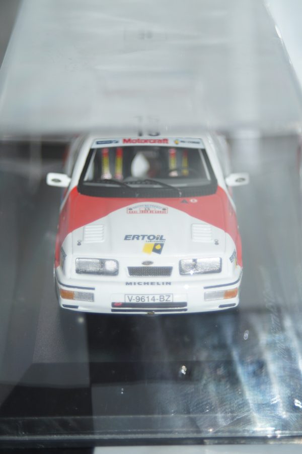 Minichamps ford sierra rs cosworth #15 tour de corse rally 1987  437 878015 1:43