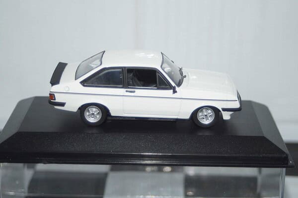 Minichamps ford escort mk2 rs2000 white 400 084300 1:43