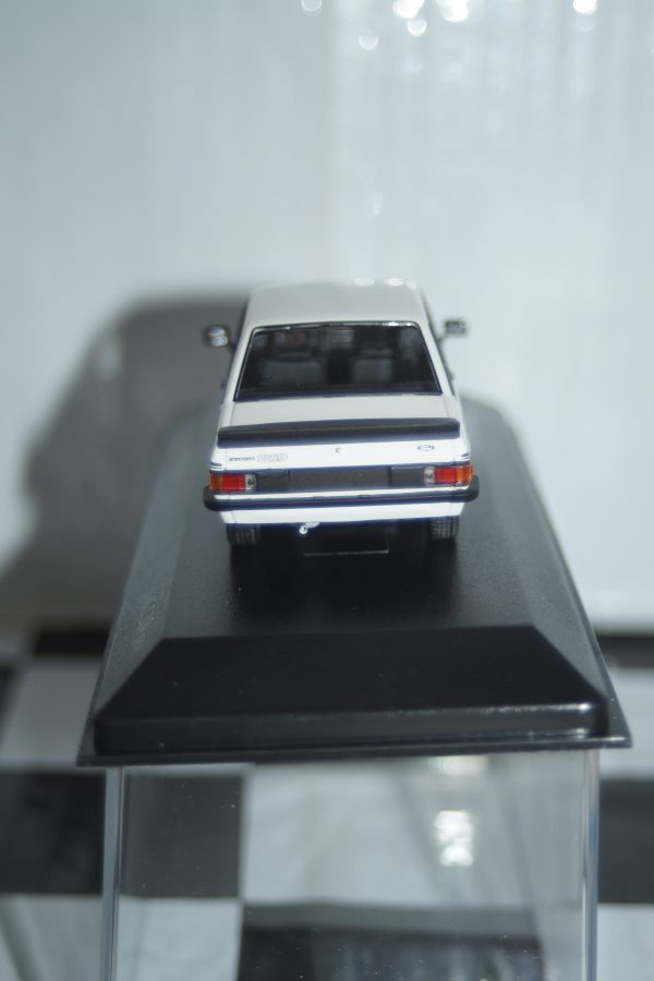 Minichamps ford escort mk2 rs2000 white 400 084300 1:43