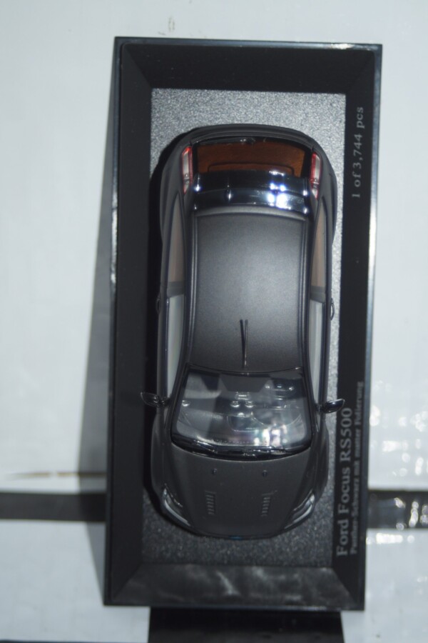 Minichamps ford focus rs500 (dealer box) 2010 matt black ltd 500 1:43