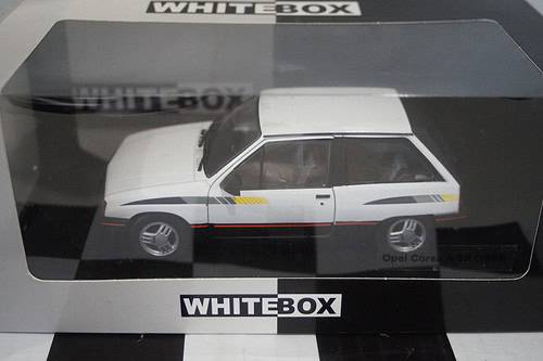 Whitebox opel / vauxhall corsa a sr 1985 white 1:24 wb124239-o