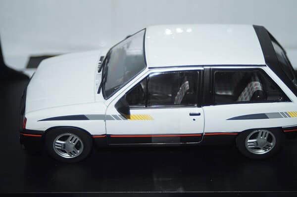 Whitebox opel / vauxhall corsa a sr 1985 white 1:24 wb124239-o