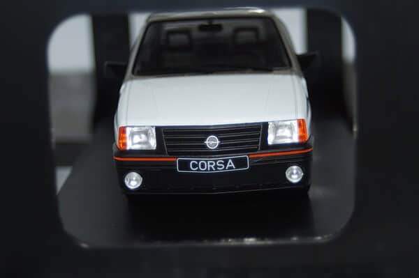 Whitebox opel / vauxhall corsa a sr 1985 white 1:24 wb124239-o