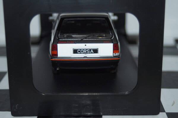 Whitebox opel / vauxhall corsa a sr 1985 white 1:24 wb124239-o