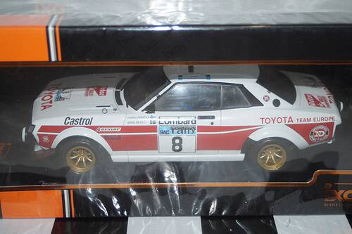 Ixo toyota celica 2000 gt(ra21)  "custom" 1977 metallic red 1:18 18rmc190.22