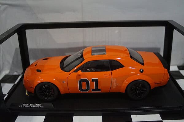 Solido dodge challenger r/t scat pack wideboy (hazzard tribute) 1:18 diecast s1805713