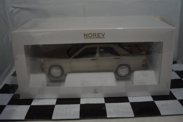 Norev mercedes benz 190e 2.3 1984 smoke silver metallic 1:18 ref 183831