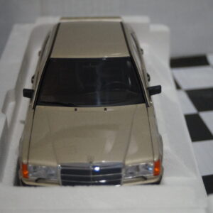 Norev mercedes benz 190e 2.3 1984 smoke silver metallic 1:18 ref 183831
