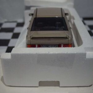 Norev mercedes benz 190e 2.3 1984 smoke silver metallic 1:18 ref 183831