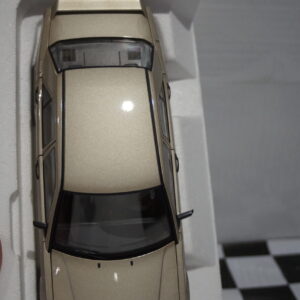 Norev mercedes benz 190e 2.3 1984 smoke silver metallic 1:18 ref 183831