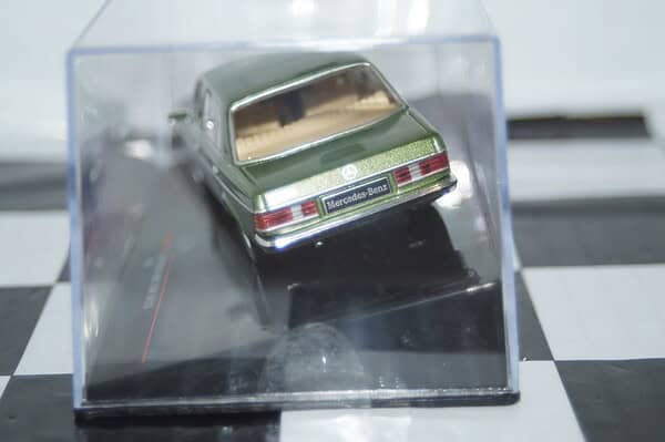 Ixo mercedes-benz 240d (w123) green 1976 clc587n 1:43