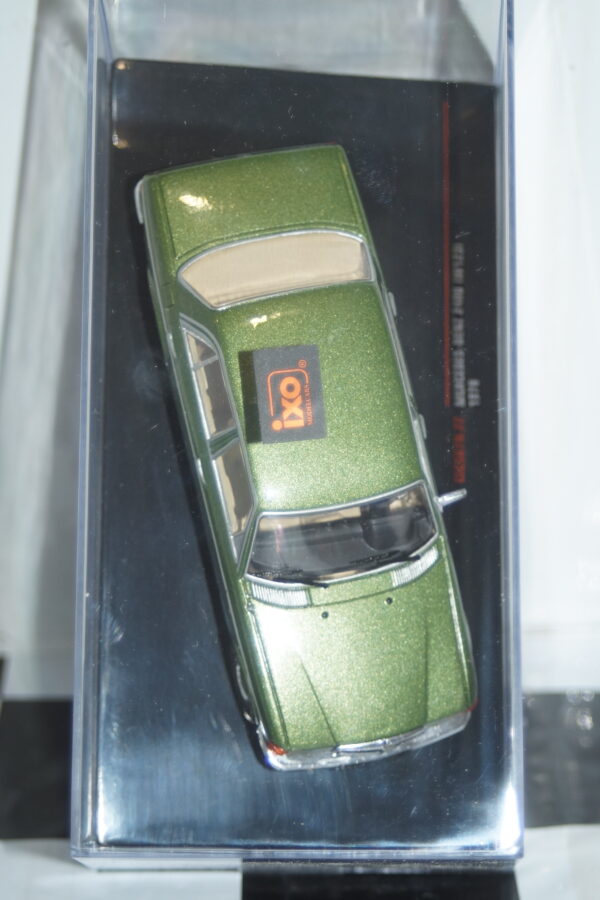 Ixo mercedes-benz 240d (w123) green 1976 clc587n 1:43
