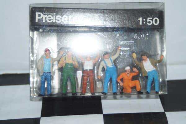 Preiser hand painted figures of workmen / truckers  68202 1:50