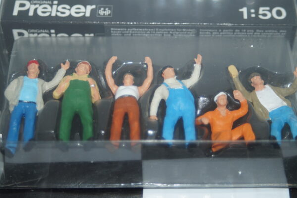 Preiser hand painted figures of workmen / truckers 68202 1:50