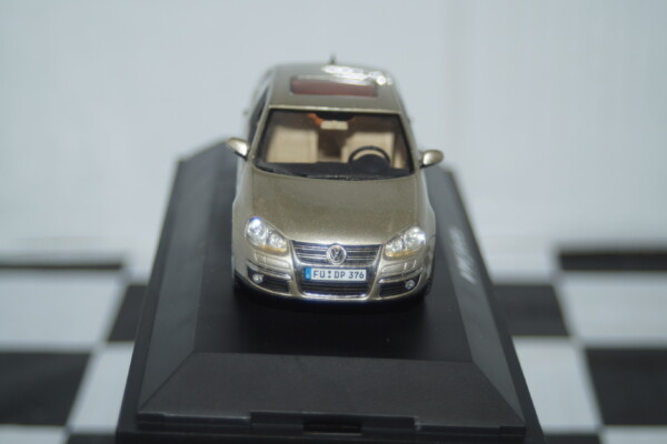 Schuco vw jetta metallic beige 1:43 scale diecast ref 04731