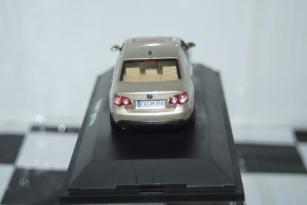 Schuco vw jetta metallic beige 1:43 scale diecast ref 04731