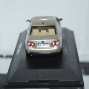 Schuco vw jetta metallic beige 1:43 scale diecast ref 04731