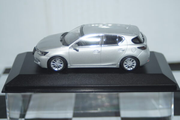 Minichamps lexus ct200h 2011 in silver 1:43 ref 410 166001