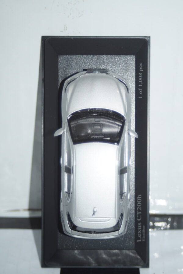Minichamps lexus ct200h 2011 in silver 1:43 ref 410 166001