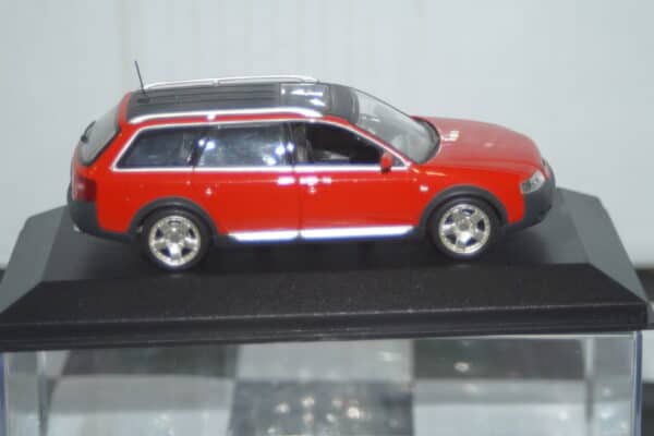 Minichamps audi allroad quattro 2001 in red with black roof 1:43 ref 430 010015