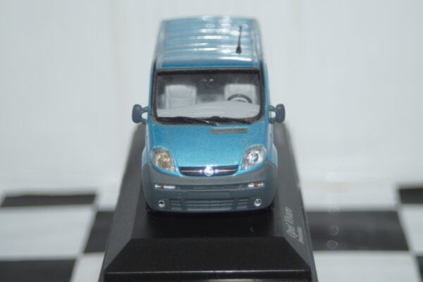 Minichamps opel vivaro break in blue 1:43 430 040511