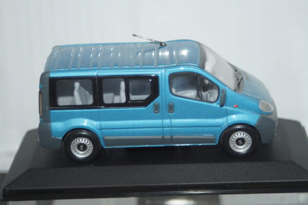 Minichamps opel vivaro break in blue 1:43 430 040511