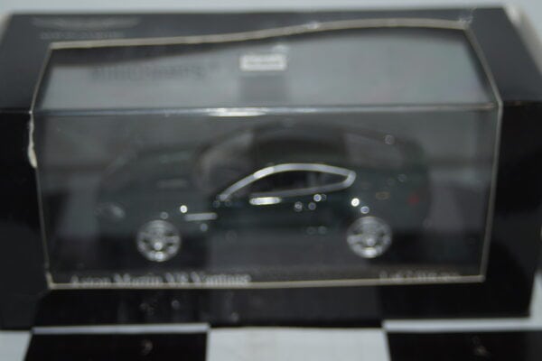 Minichamps aston martin v8 vantage 2005 in green 1:43 400 137424