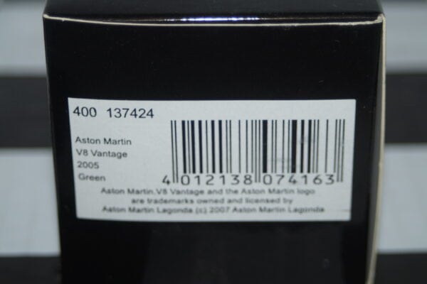 Minichamps aston martin v8 vantage 2005 in green 1:43 400 137424