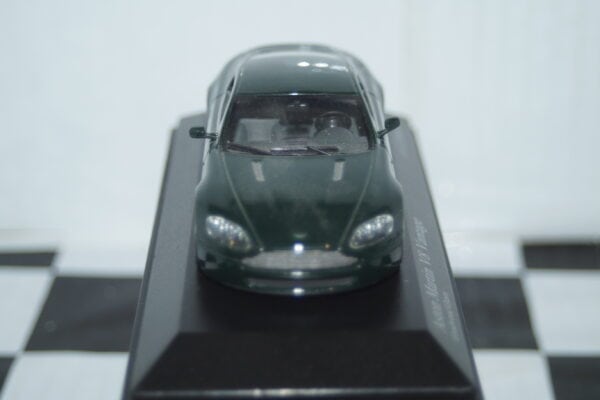 Minichamps aston martin v8 vantage 2005 in green 1:43 400 137424