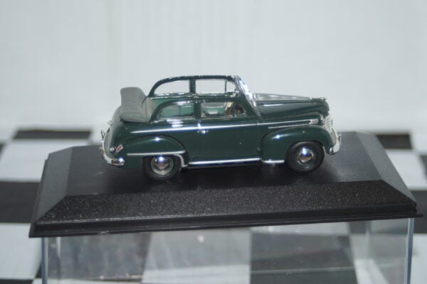 Minichamps opel vivaro break in blue 1:43 430 040511