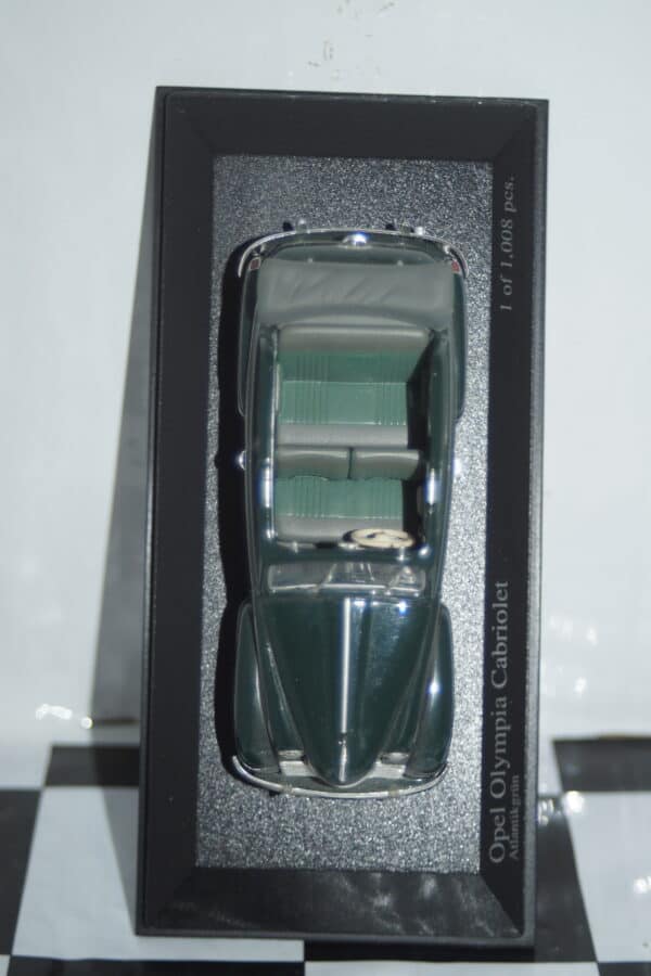 Minichamps opel vivaro break in blue 1:43 430 040511
