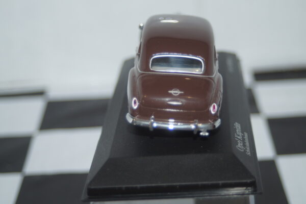 Minichamps opel kapitan 1951 in brown 1:43 430 043307