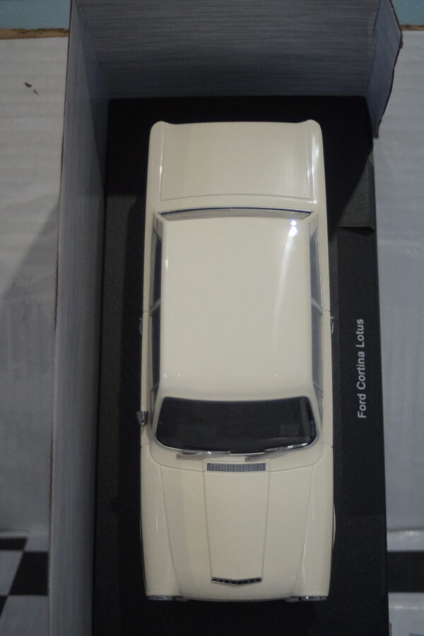 Model car group ford cortina (lotus) mk1 in white ref mcg18434 in 1:18th