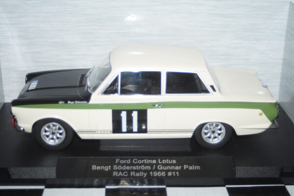 Model car group ford cortina (lotus) rac rally 1966 in white #11 ref mcg18435r in 1:18th