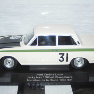 Model car group vauxhall cavalier sri 1981 in white ref mcg18582 1:18th