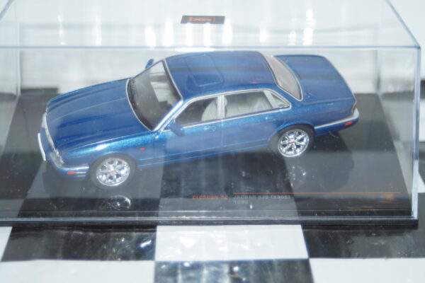 Ixo jaguar xj8 (x308) in blue diecast 1:43 clc588n.22