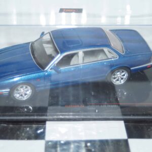 Ixo jaguar xj8 (x308) in blue diecast 1:43 clc588n.22