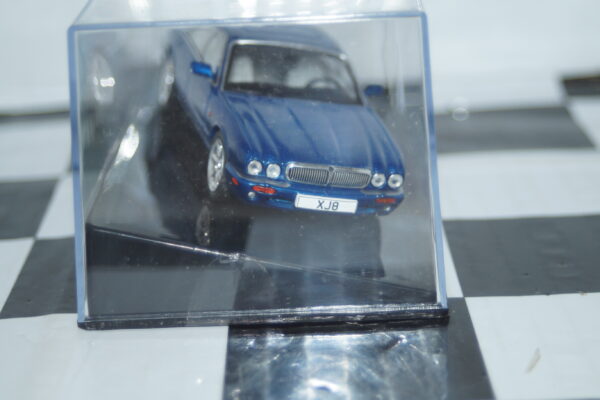 Ixo jaguar xj8 (x308) in blue diecast 1:43 clc588n.22